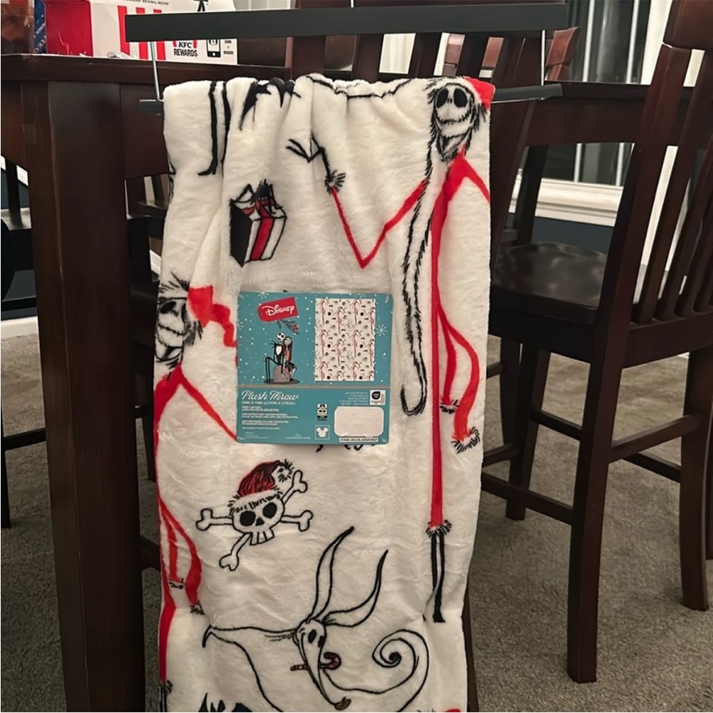 Disney NBC Nightmare Before Christmas
Plush throw